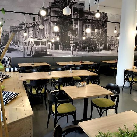 Ap 1 - Apartments 4U Brezinova "Overnight Simply" Hradec Králové エクステリア 写真