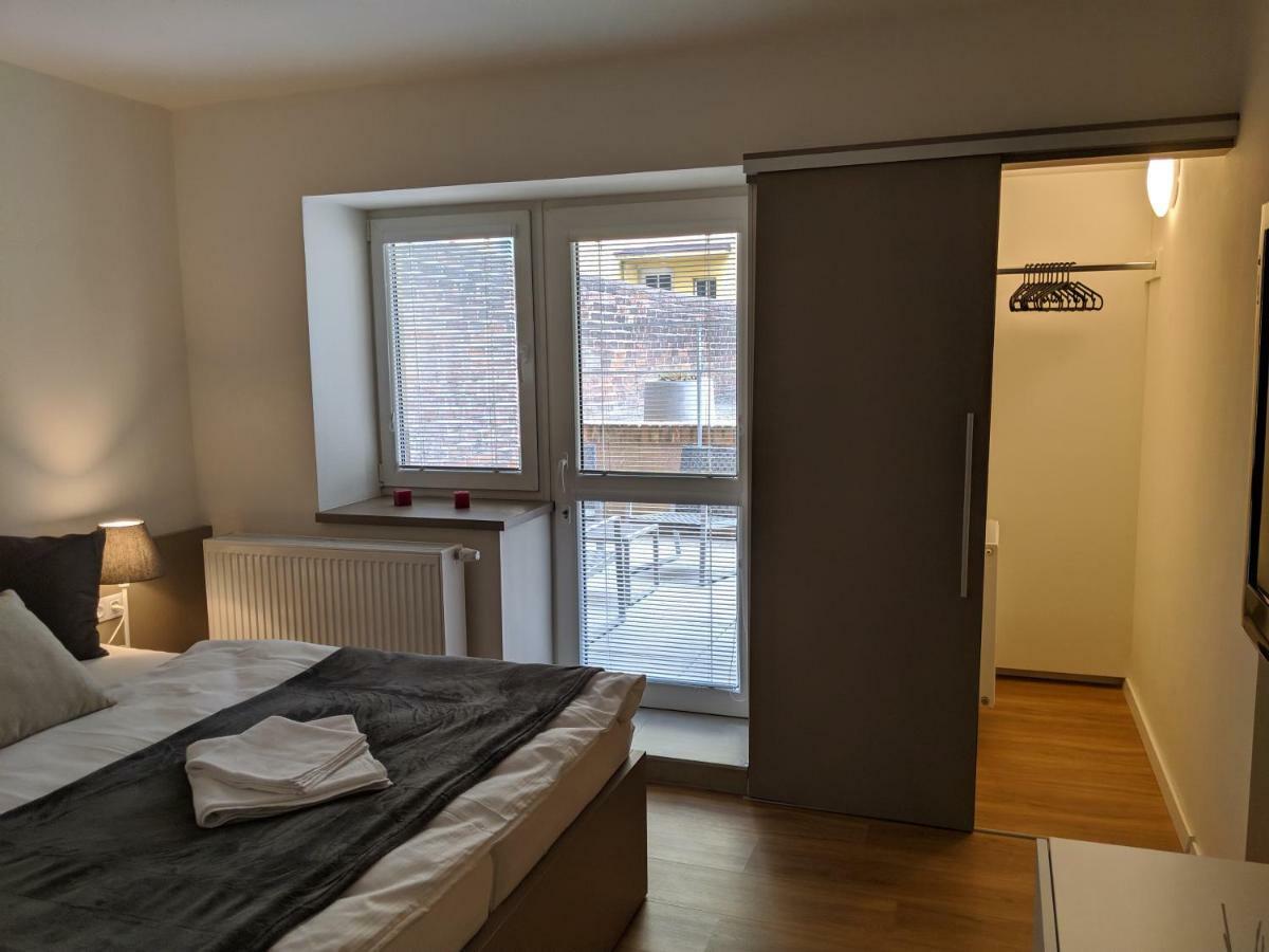 Ap 1 - Apartments 4U Brezinova "Overnight Simply" Hradec Králové エクステリア 写真