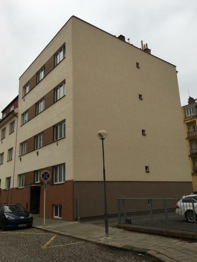 Ap 1 - Apartments 4U Brezinova "Overnight Simply" Hradec Králové エクステリア 写真